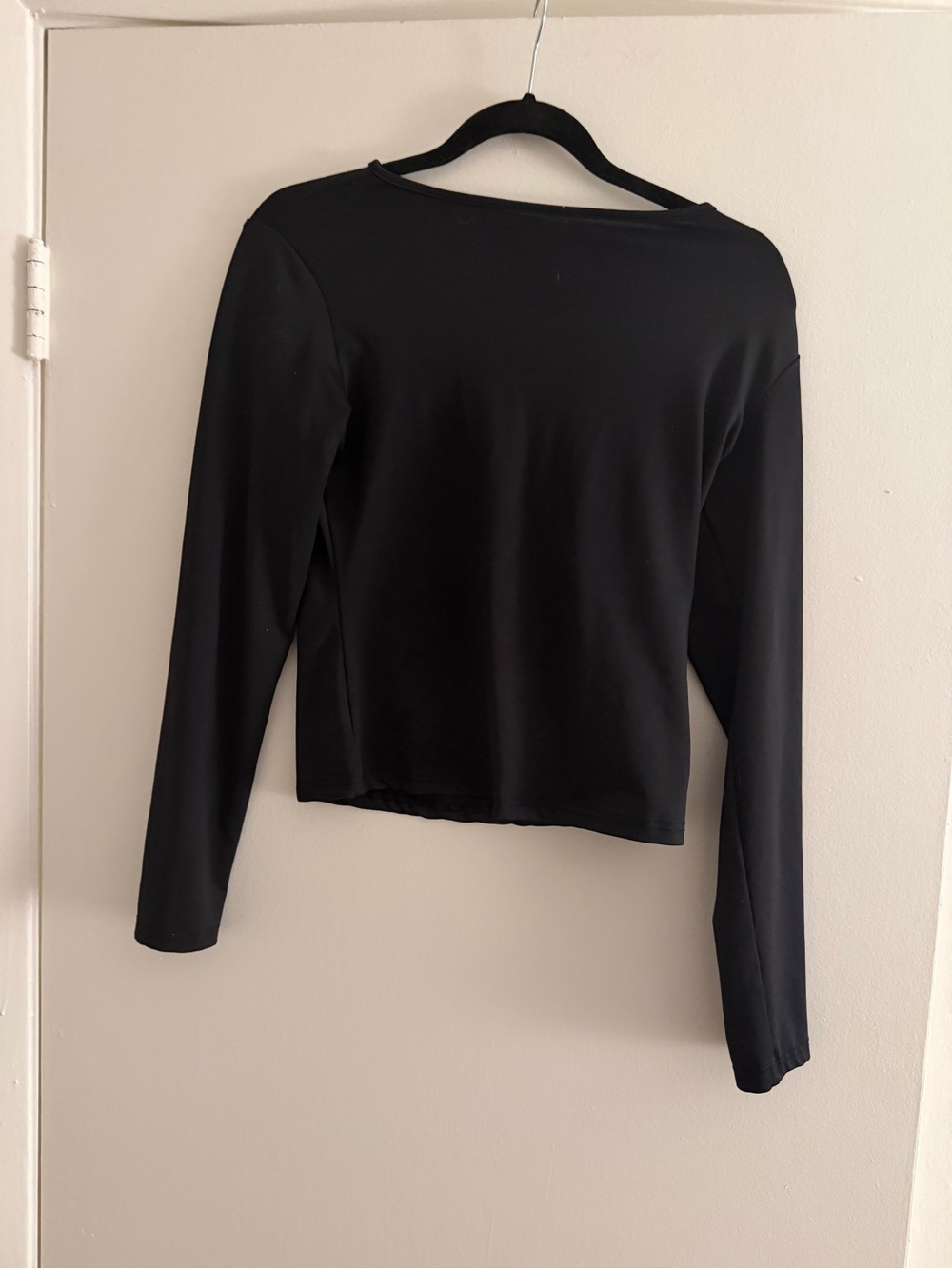 Amazon Black Long Sleeve Women's Top - Crew Neck